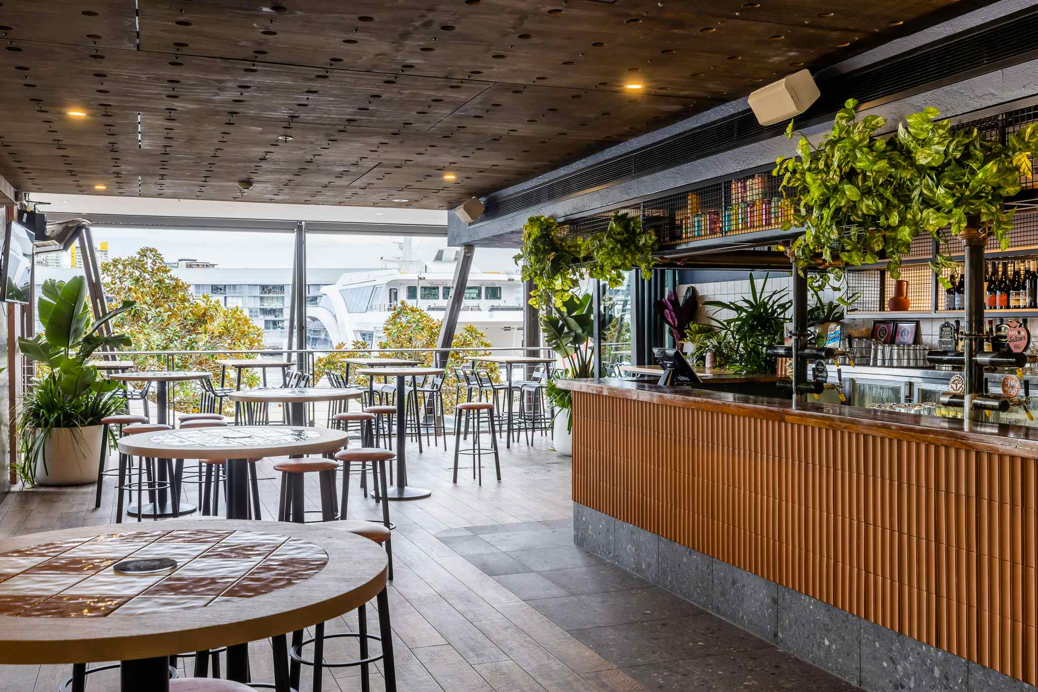 Henley's Bar & Kitchen